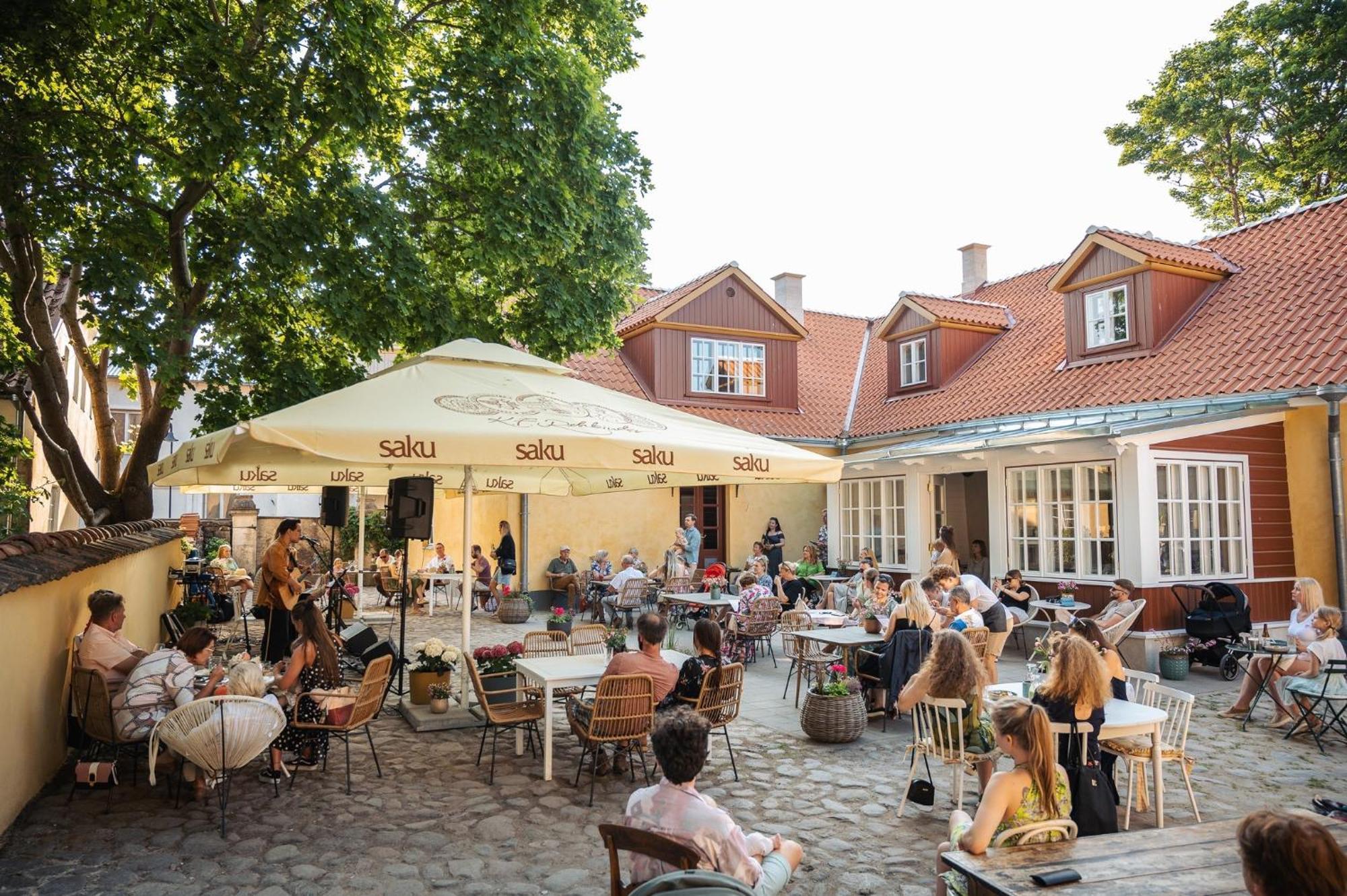 Suviste Guesthouse Kuressaare Exterior photo