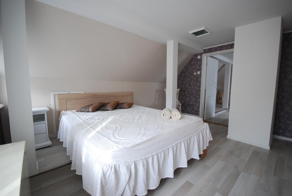Suviste Guesthouse Kuressaare Room photo